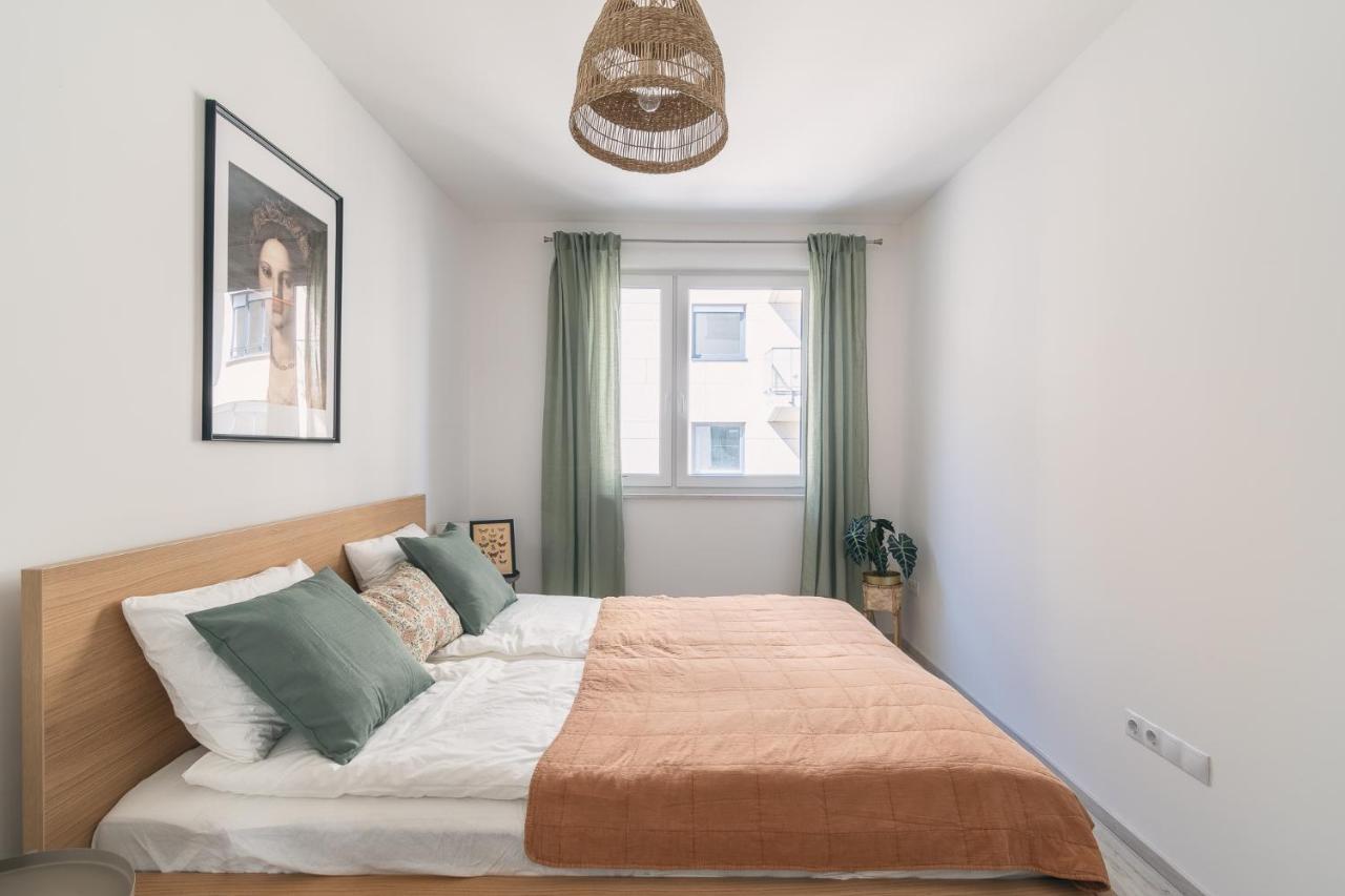 Corvin Apartment With Balcony And Ac Budapest Exterior foto